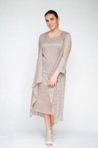 VESTIDO CON CAPA ARISHA